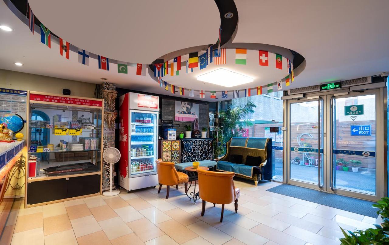 Spring Time Hostel--Nearby Tiananmen Square & Forbidden City & Wangfujing Street & Line 5,6 Subway Nearby,Free Wifi Pekin Zewnętrze zdjęcie